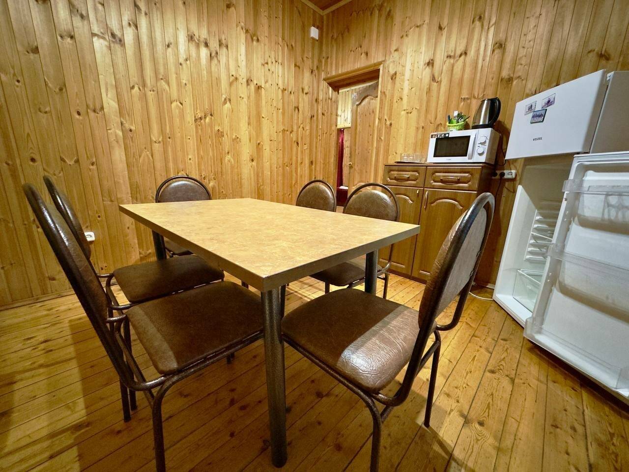 Фотографии номера Люкс с 2 спальнями в Гостинице Лесная Сказка Домбай