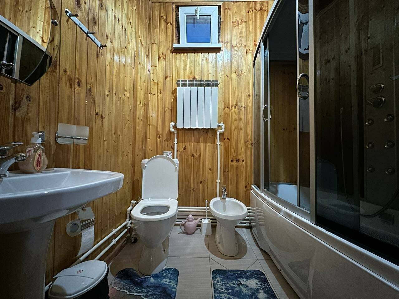 Фотографии номера Люкс с 2 спальнями в Гостинице Лесная Сказка Домбай