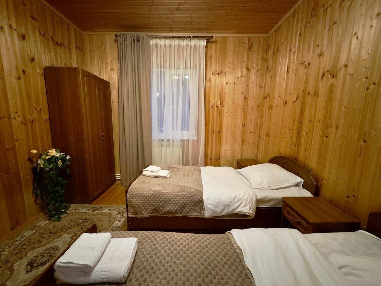 Фотографии номера Люкс с 2 спальнями в Гостинице Лесная Сказка Домбай