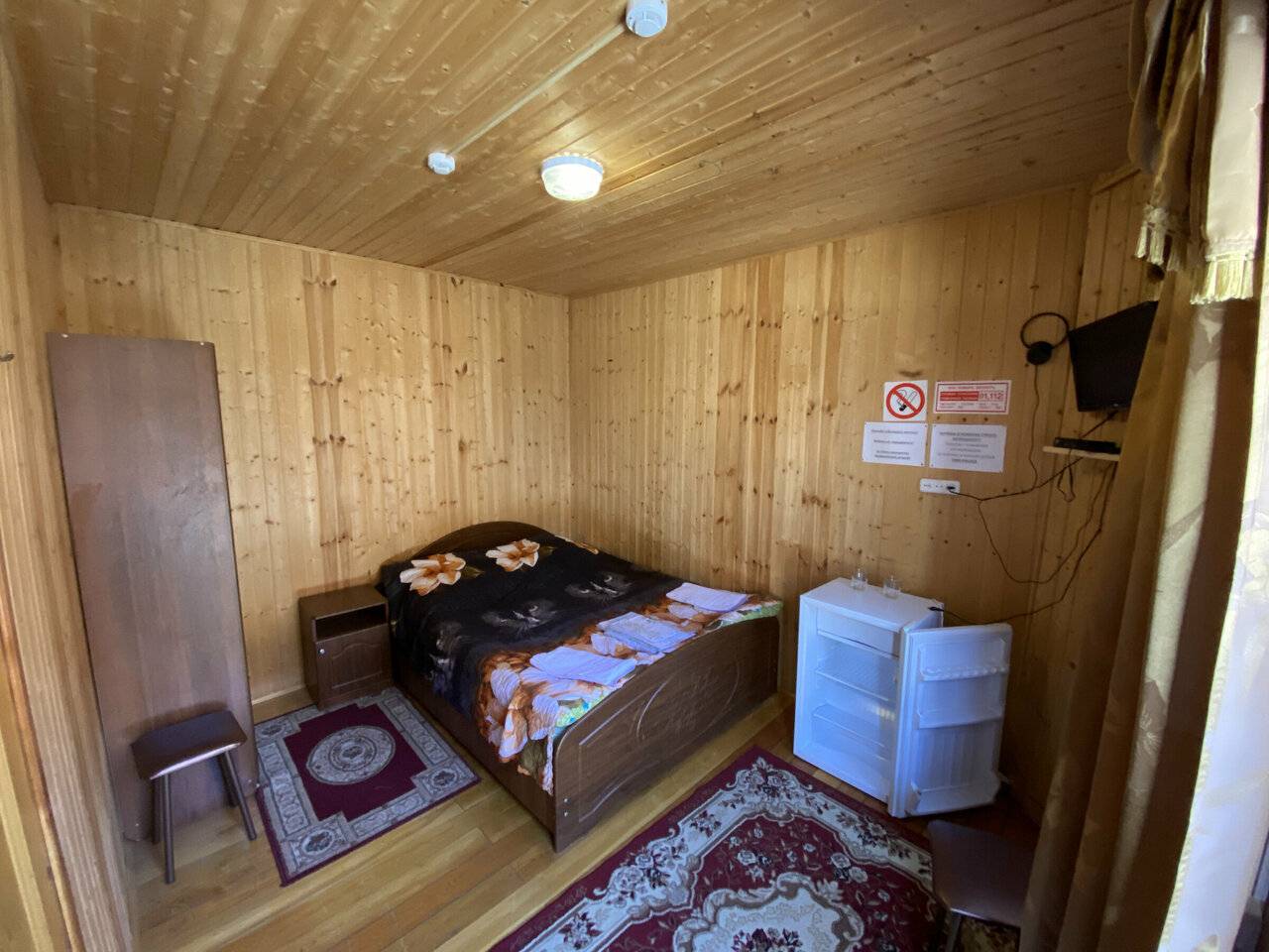 Фотографии номера Двухместный номер с 1 кроватью или 2 отдельными кроватями, вид на горы в Гостинице Лесная Сказка Домбай