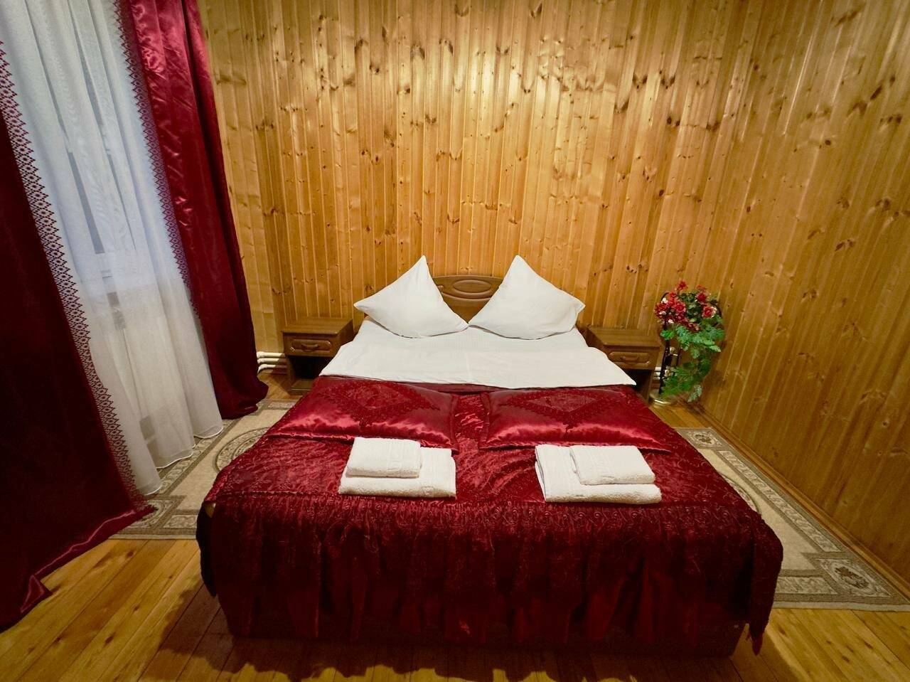 Фотографии номера Люкс с 2 спальнями в Гостинице Лесная Сказка Домбай